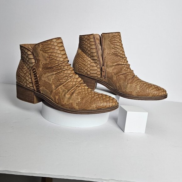 Bare Traps Boots Low Heel Cut Meisha Brown Booties 8M BOHO CHIC Snake Design - Picture 1 of 16